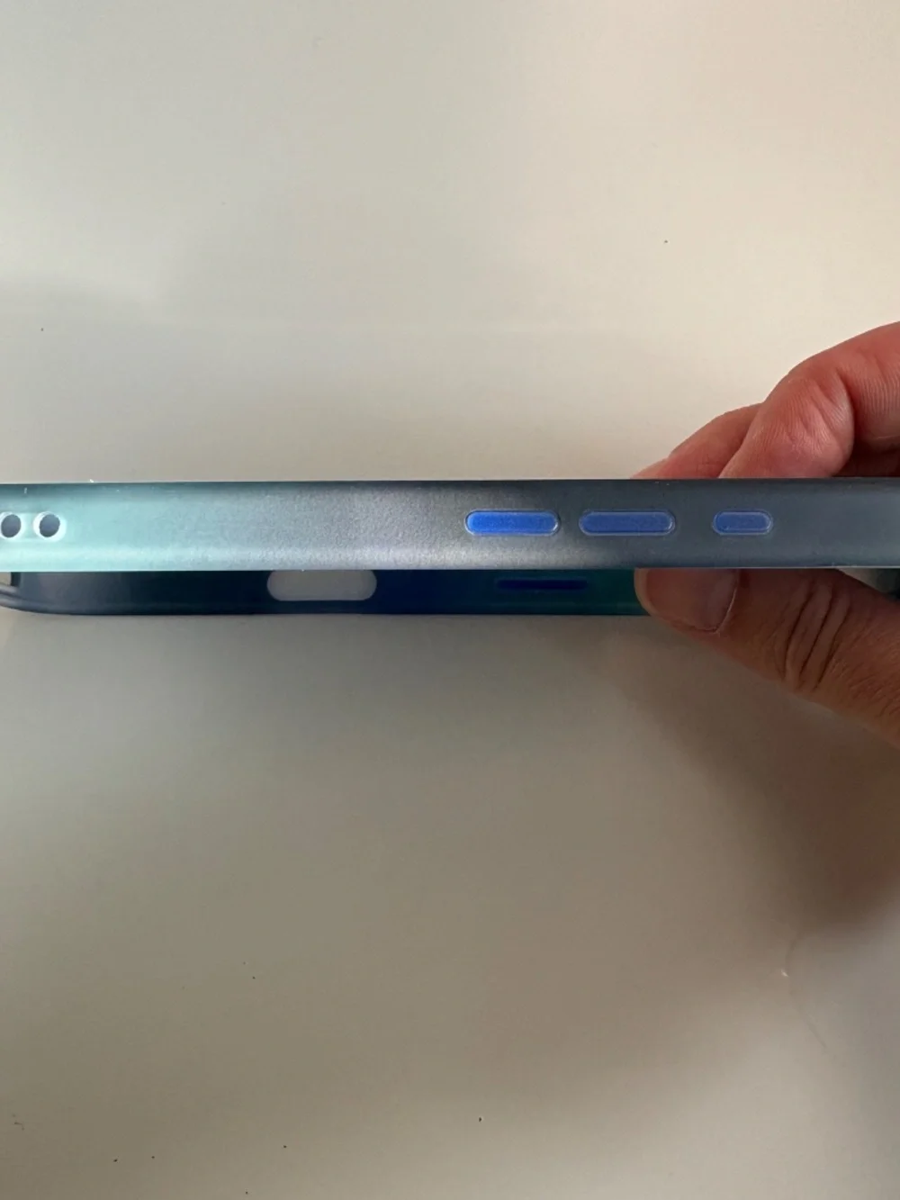 Incase Halo iPhone 16 Case